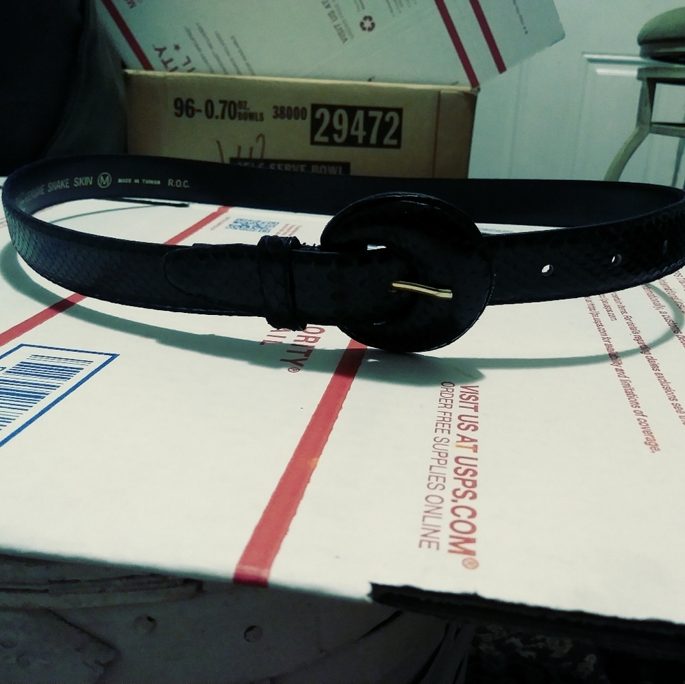 DAME GENUINE SNAKE SKIN MEDIUM BELT.